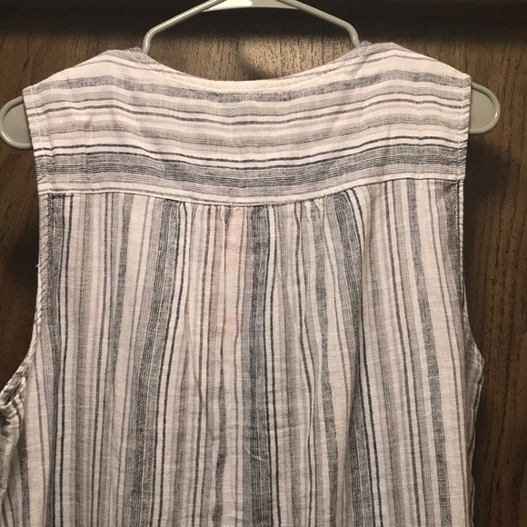 Embroidered Sleeveless Top - Picture 4 of 4